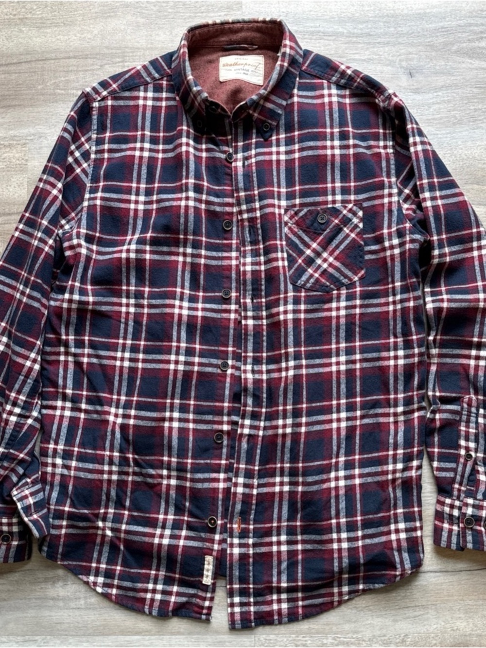 Weatherproof Like New Medium Men's Button-Down Plaid Shirt in Navy & Burgundy
